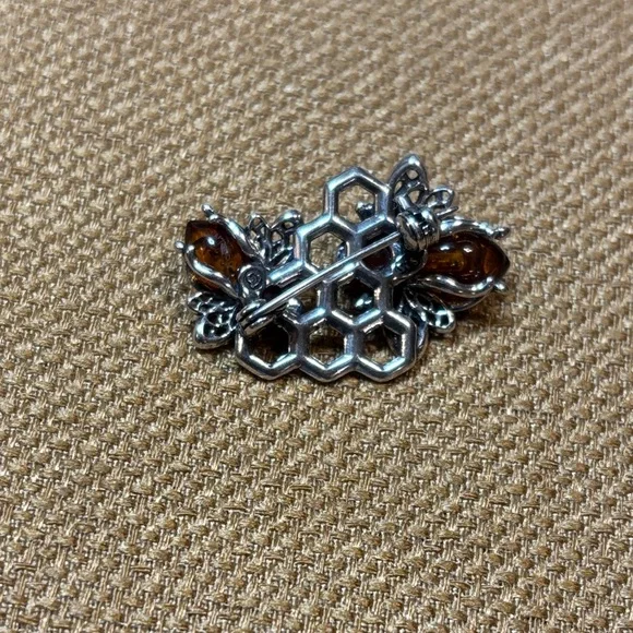 Sterling silver & Baltic amber honeybee brooch - Picture 2 of 6